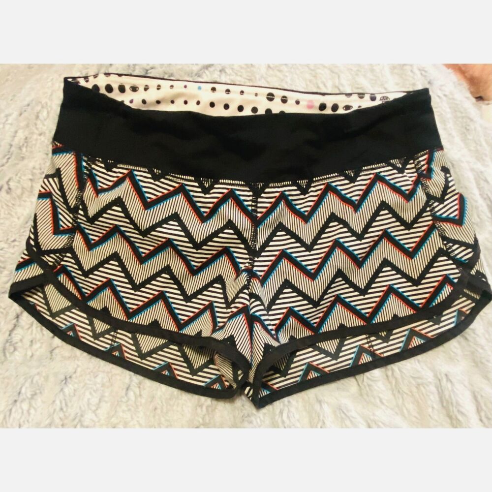 RARE Lululemon SeaWheeze Special Edition Speed Shorts 3D Chevron Multi SZ 6 EUC - Picture 3 of 6